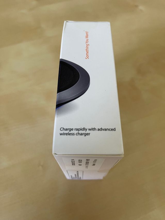 Cargador inalámbrico móvil. Spigen. Precintado.