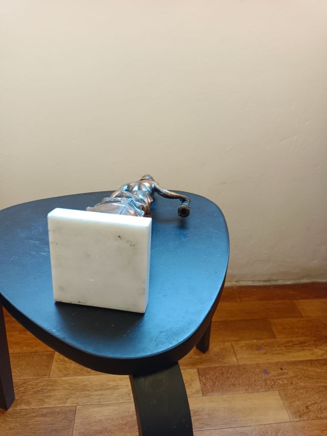 figura de minero con peana de laton