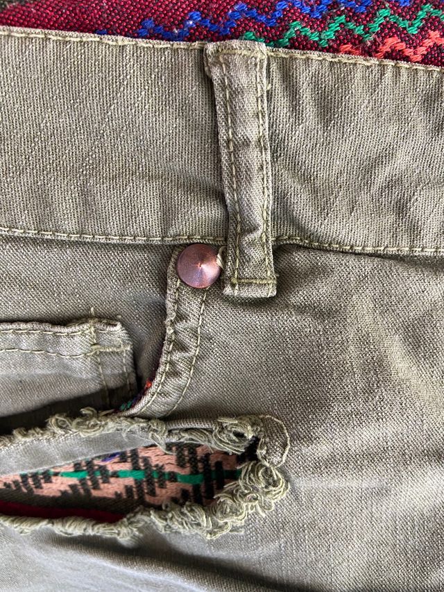 Pantalón corto con patchwork 