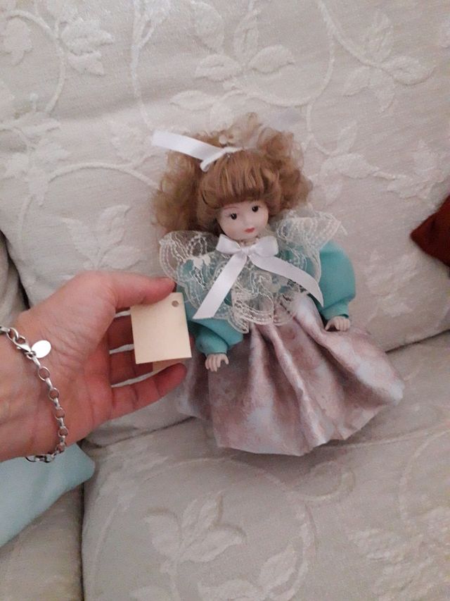 Bambola  Capodimonte porcellana