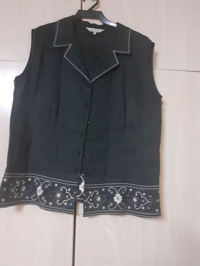 Camisa negra bordada