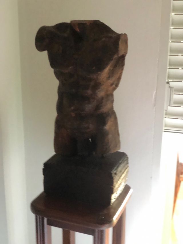 Escultura de Torso de hombre.