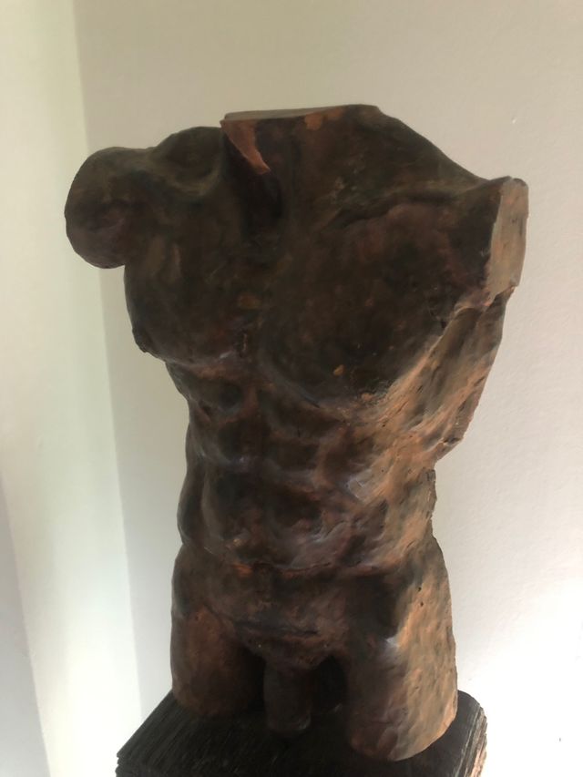 Escultura de Torso de hombre.