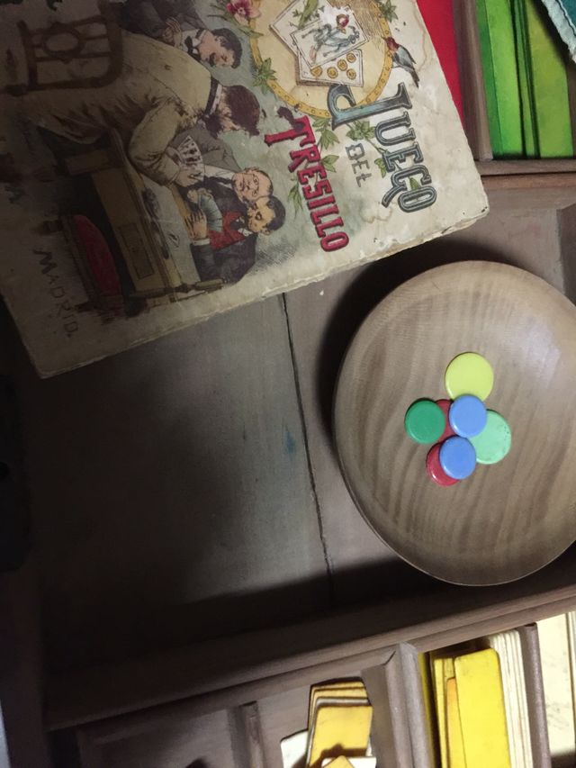 Juego del tresillo en su caja original