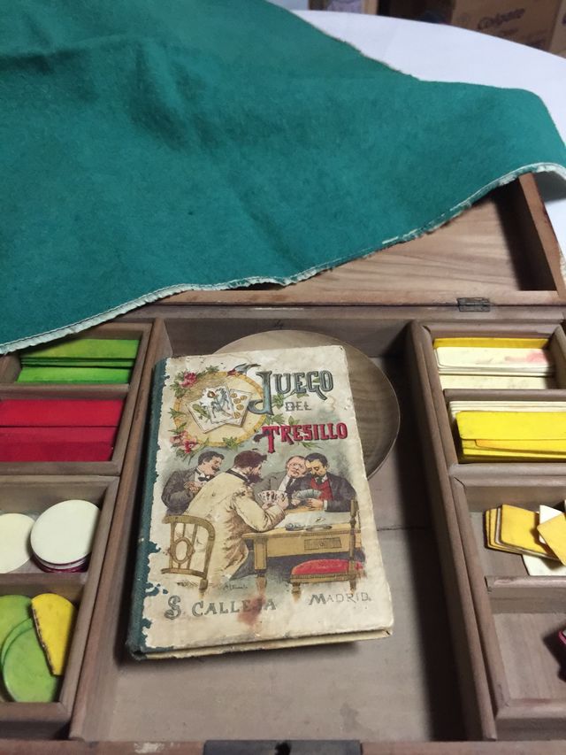 Juego del tresillo en su caja original