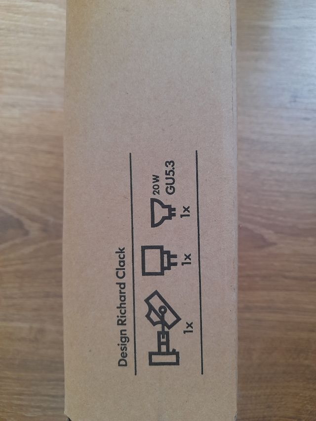 Foco de pared gris plateado. Modelo Beryll IKEA