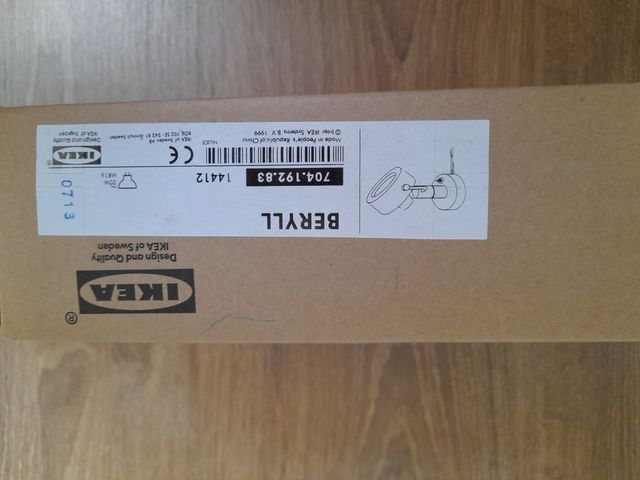 Foco de pared gris plateado. Modelo Beryll IKEA