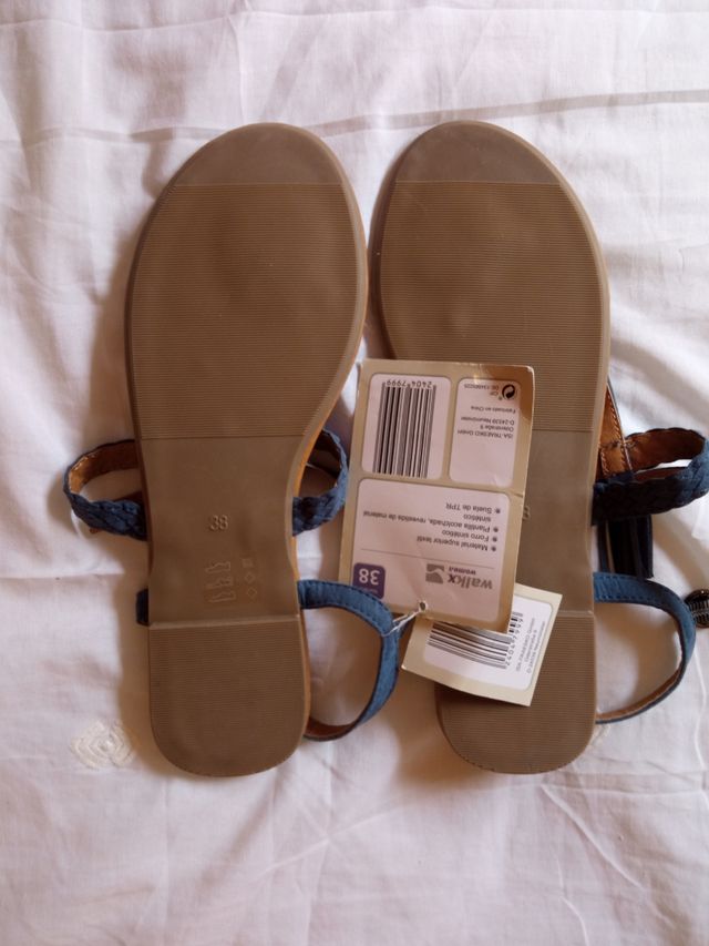Sandalias azules. N°38.