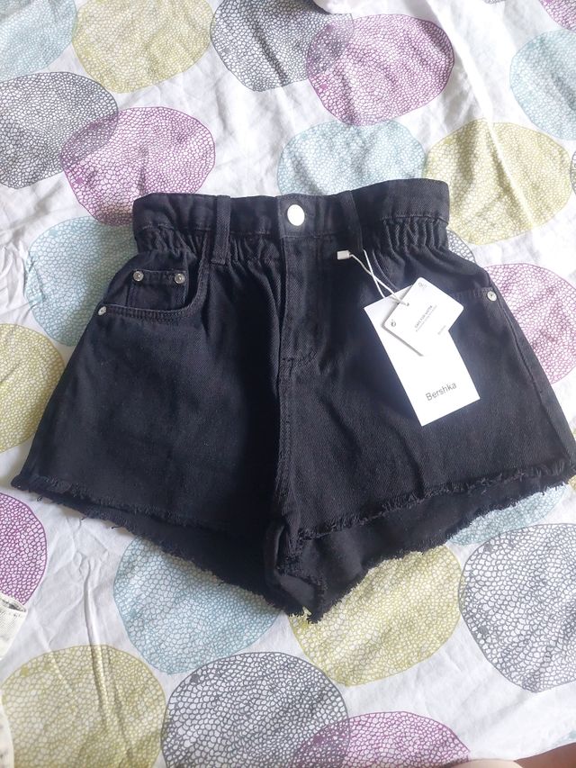 Pantalón corto negro Bershka talla 10-12