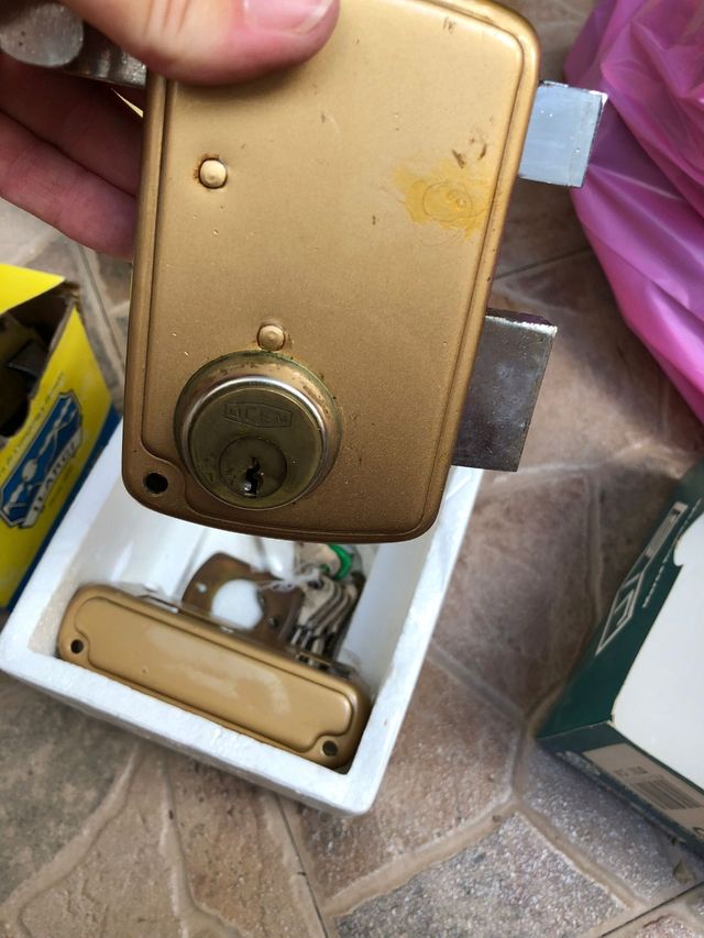 Tres Cerraduras con sus llaves