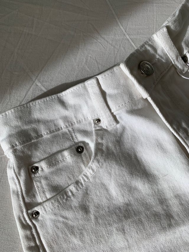 pantalón corto blanco