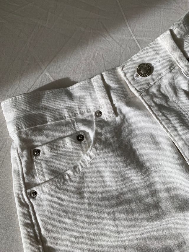 pantalón corto blanco