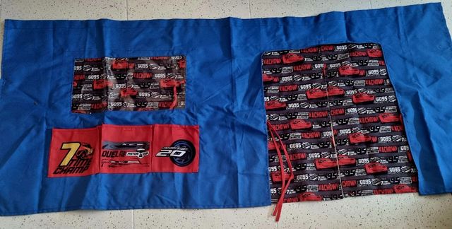 CONJUNTO DE CORTINAS CARS PARA CAMA SEMI ALTA.