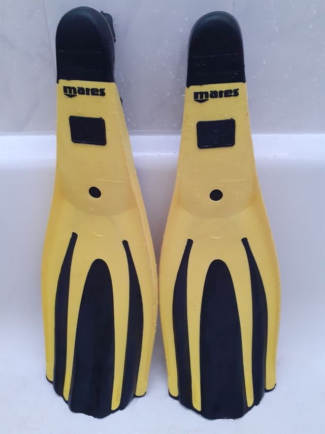 Aletas Mares y Gafas Spora Sub.