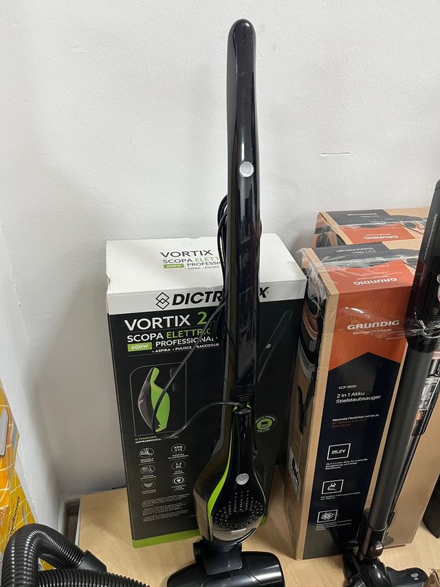 Aspirador vertical 600 w