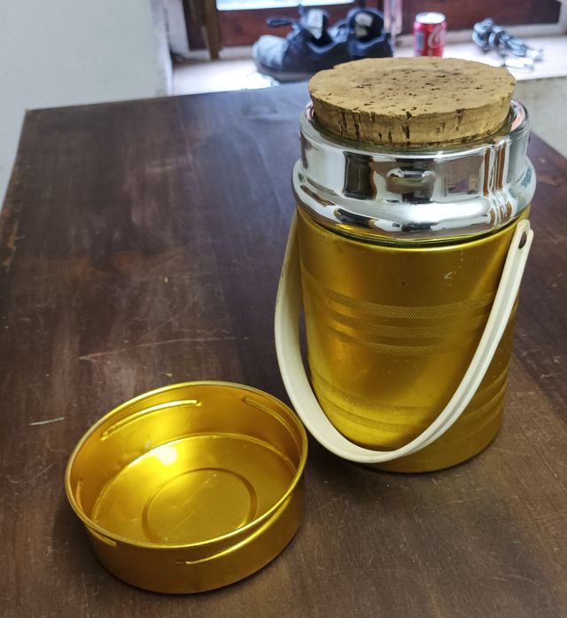 Termo vintage para comida