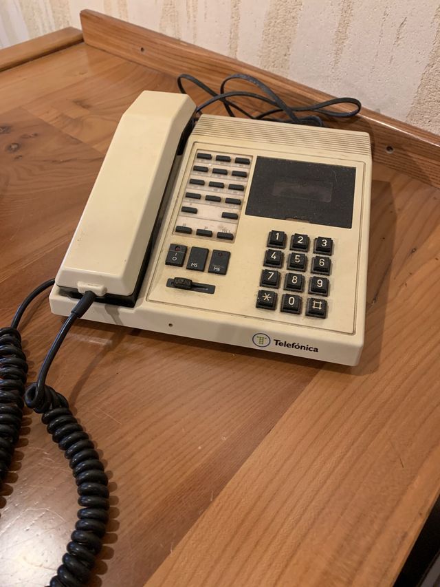 Teléfono antiguo con grabadora