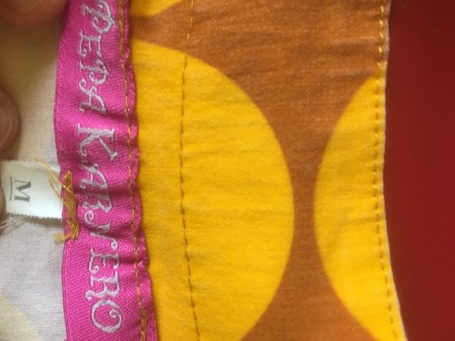 Blusa entallada lunares grandes