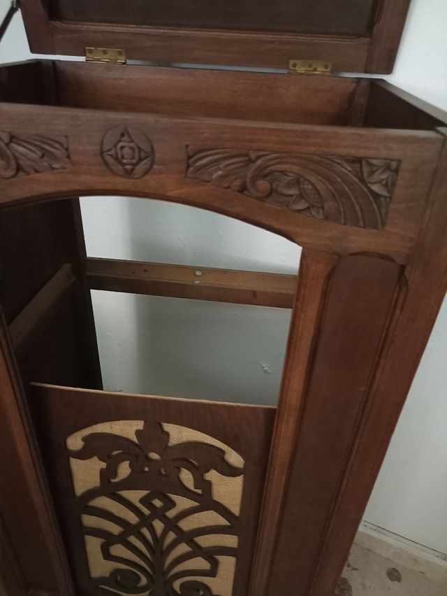 precioso mueble de gramófono muy antiguo