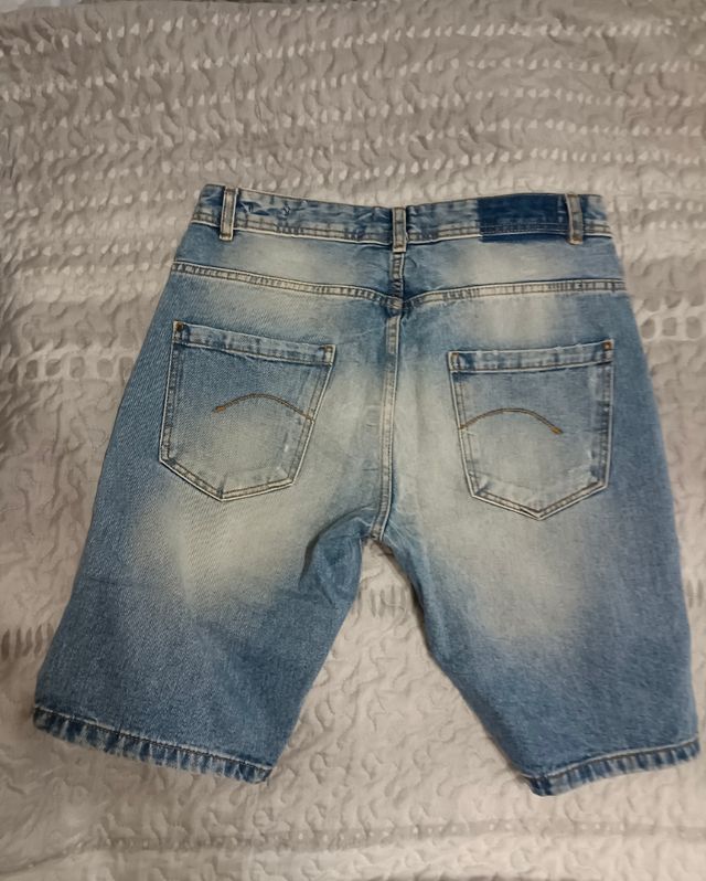 Pantalón vaquero con rotos