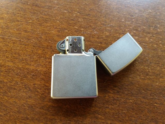 Zippo con confezione originale