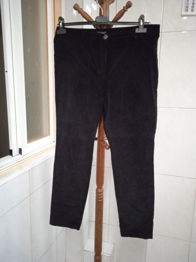 pantalón en negro talla 46