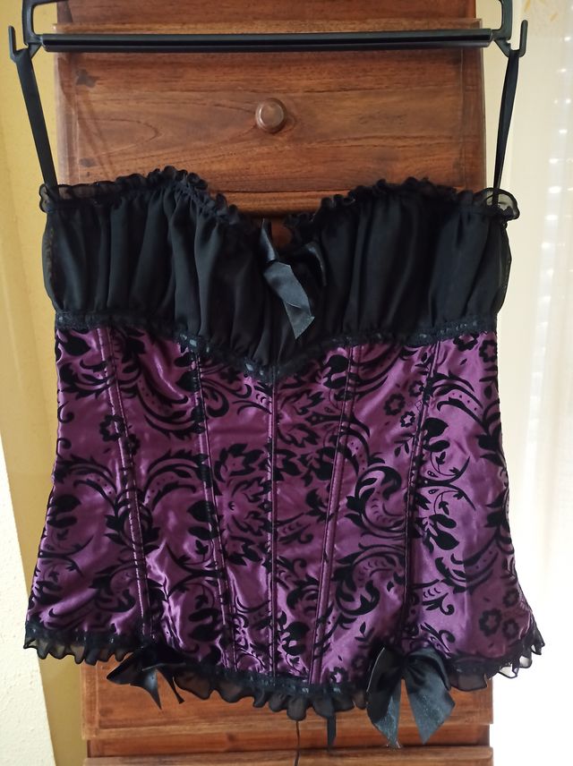 Corsé violeta y negro