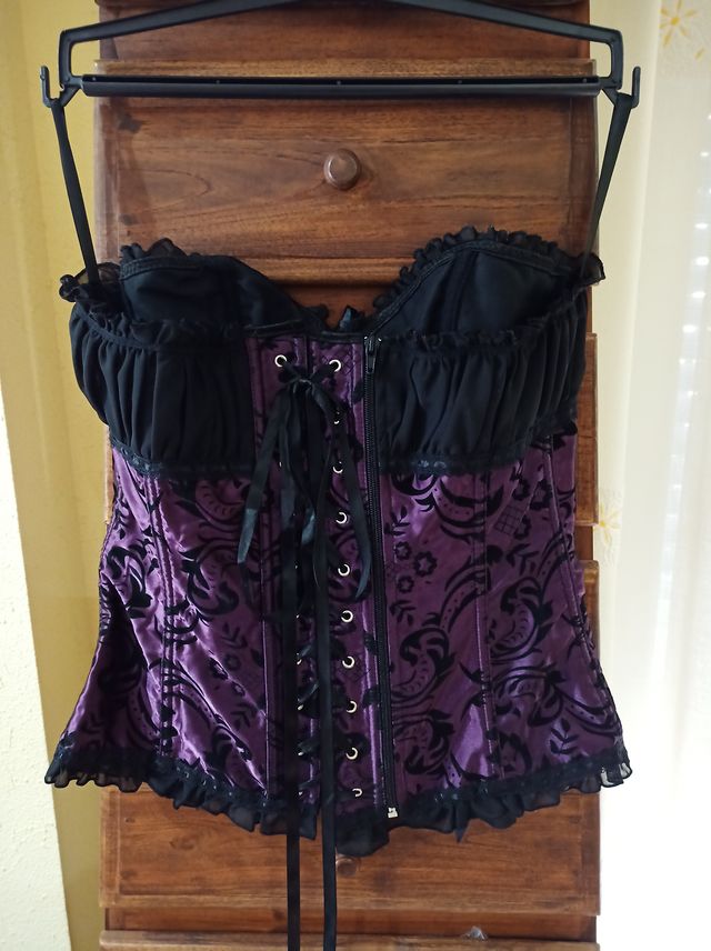 Corsé violeta y negro