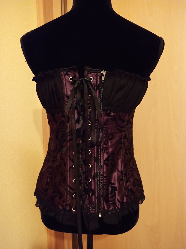 Corsé violeta y negro