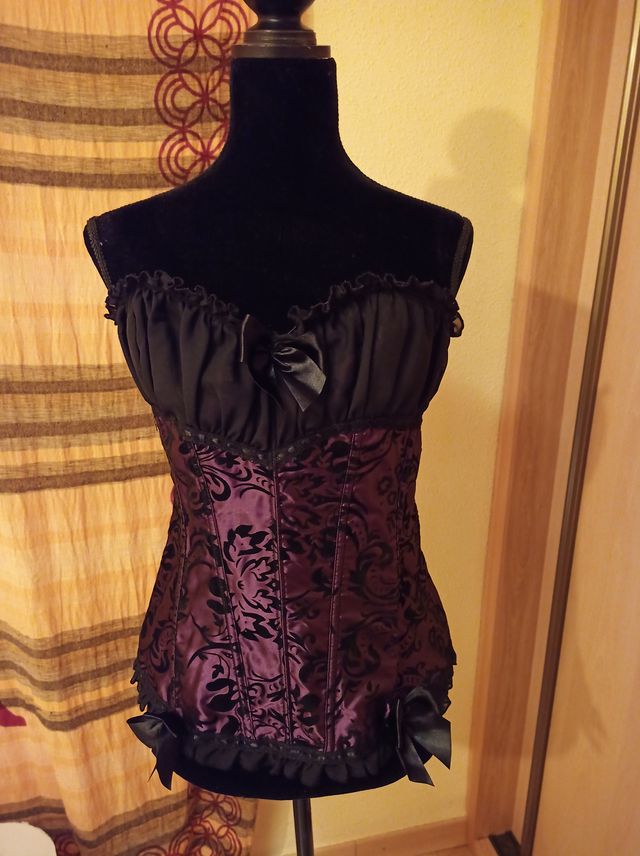 Corsé violeta y negro