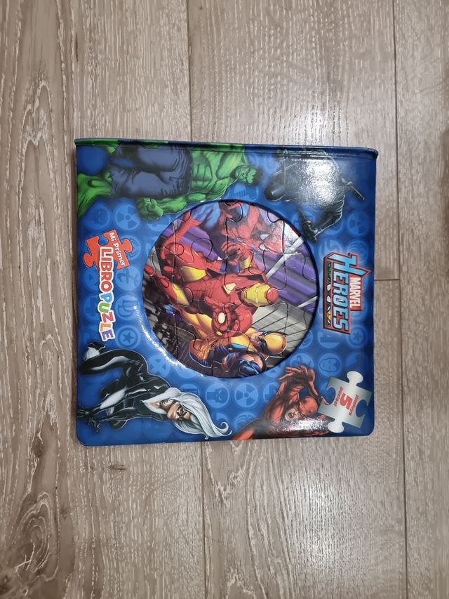 Libro puzzle de Marvel