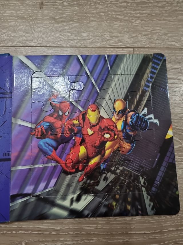 Libro puzzle de Marvel