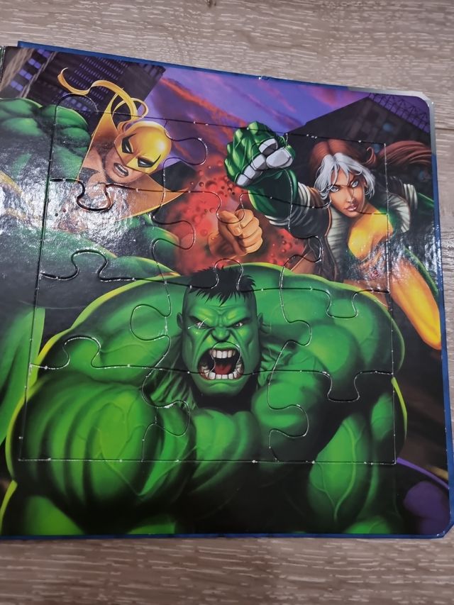 Libro puzzle de Marvel