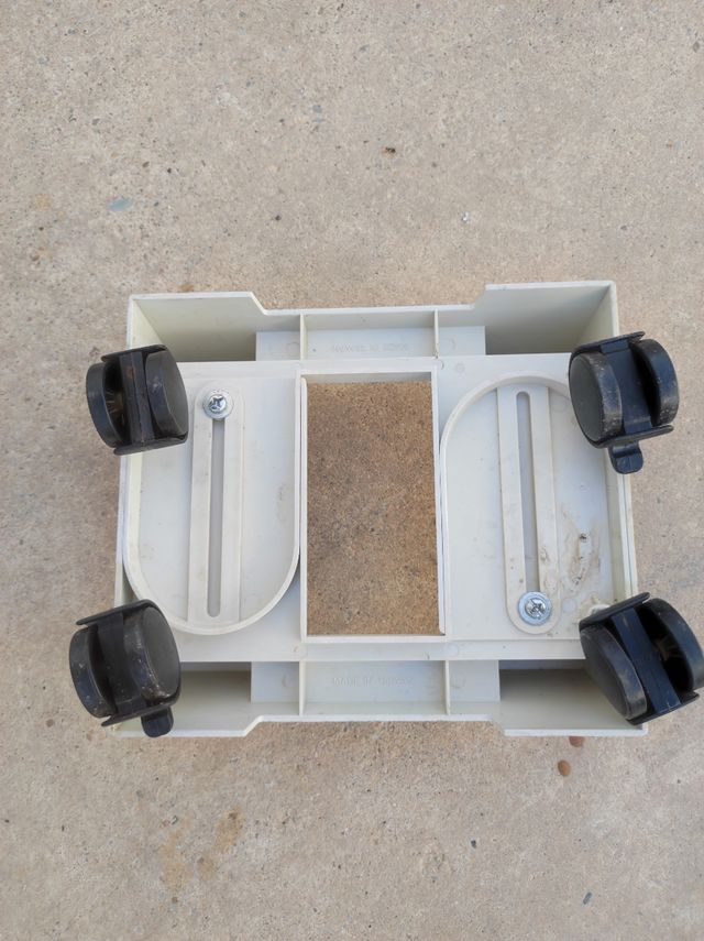 soporte con ruedas para torre de ordenador