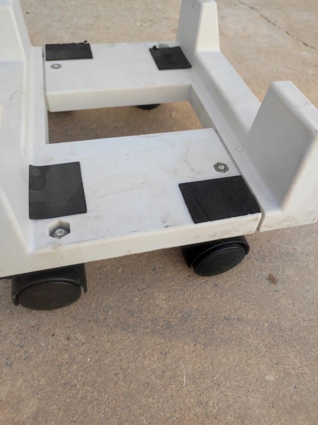 soporte con ruedas para torre de ordenador