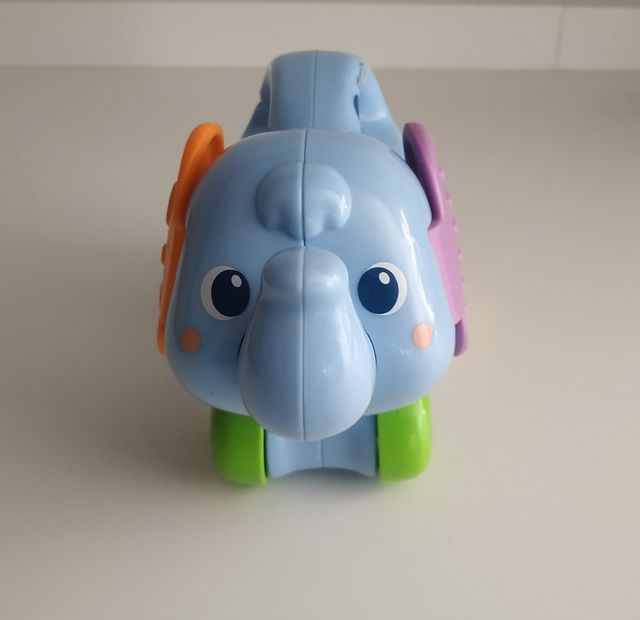 juguete musical de elefante