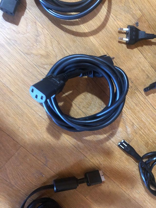 3 cables alimentación pley3,jak sonido,video pley