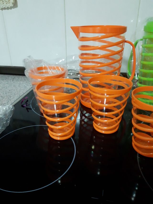 2 conjuntos de jarras