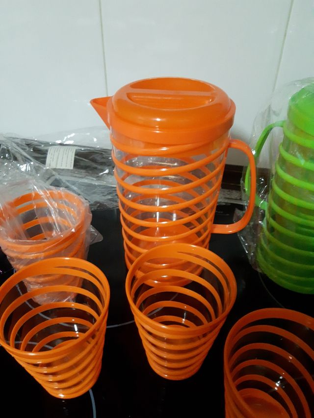 2 conjuntos de jarras