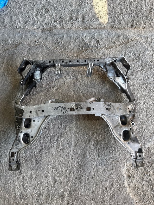 sub chasis bmw serie 1 e82 462213102