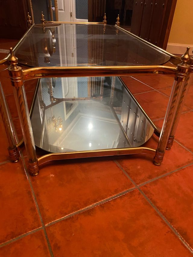 Mesa centro salón dorada cristal y espejo abajo