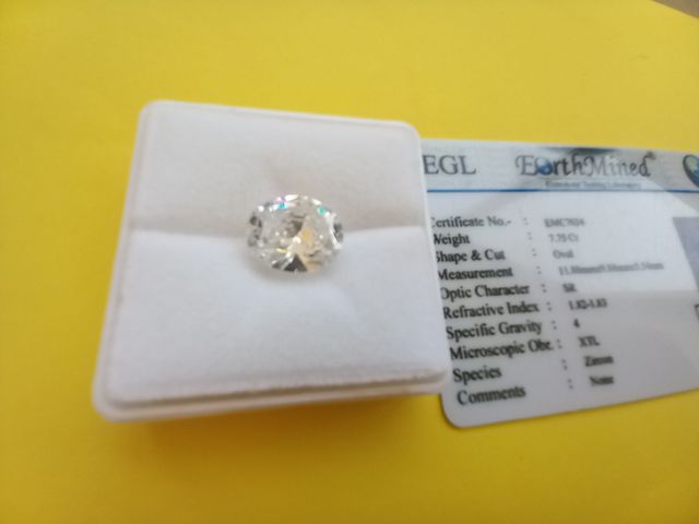 Zircon 7,75 kilates 250€ con certificado