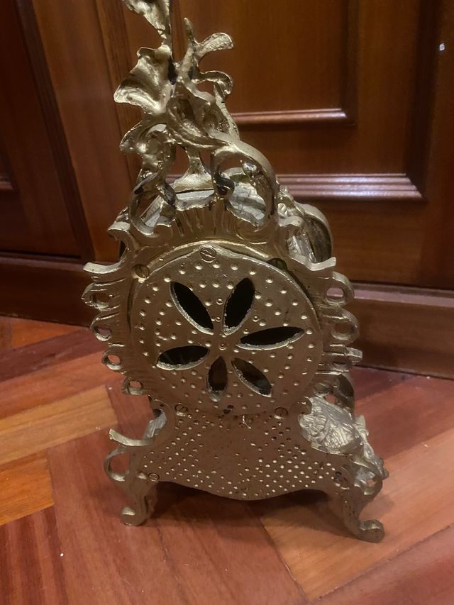 Orologio in ottone, pesa e ha disposizione