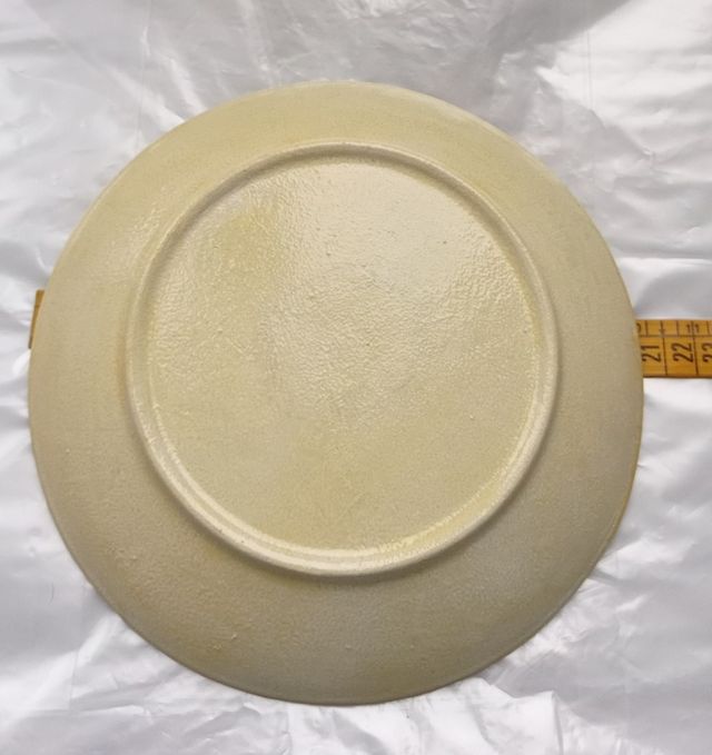 piatto in ceramica decorato con tecnica decoupage