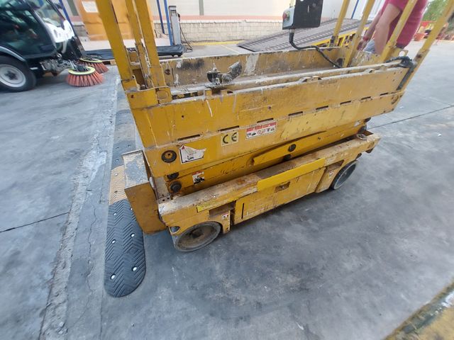 PLATAFORMA TIJERAS ELECTRICA