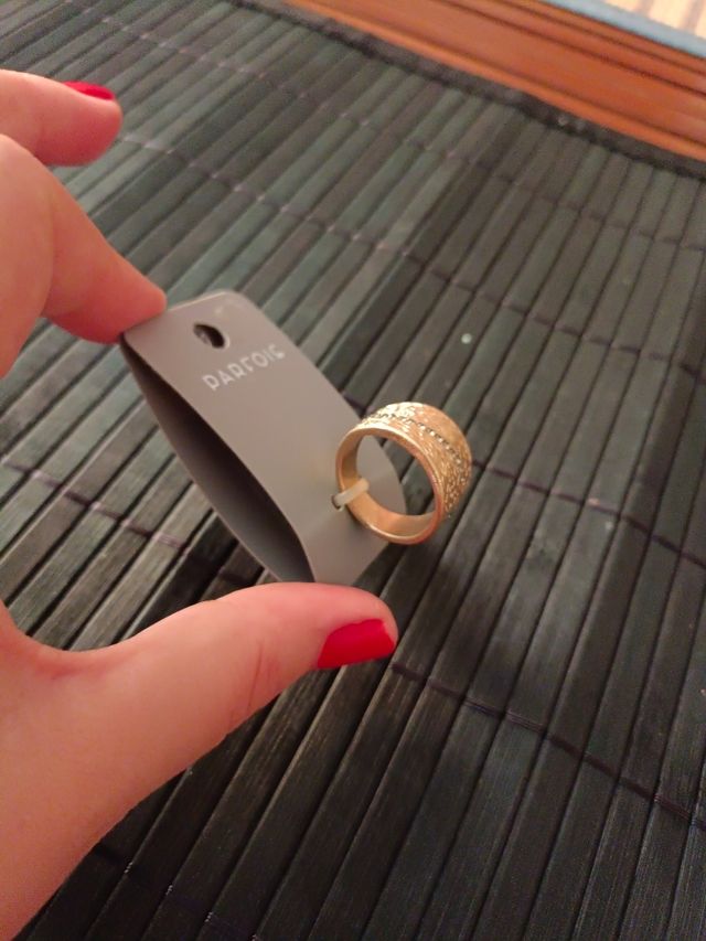 Anillo dorado Parfois.