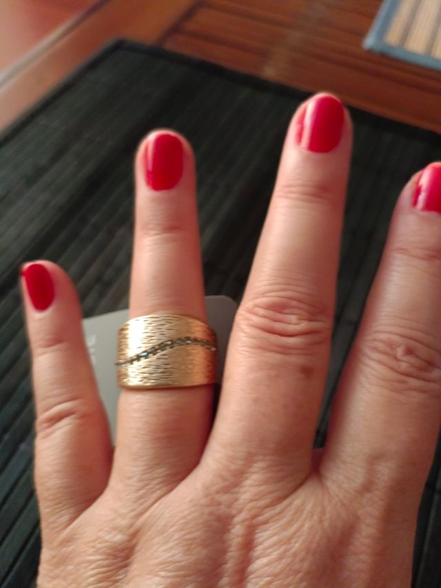 Anillo dorado Parfois.