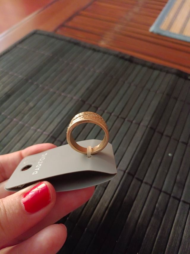Anillo dorado Parfois.