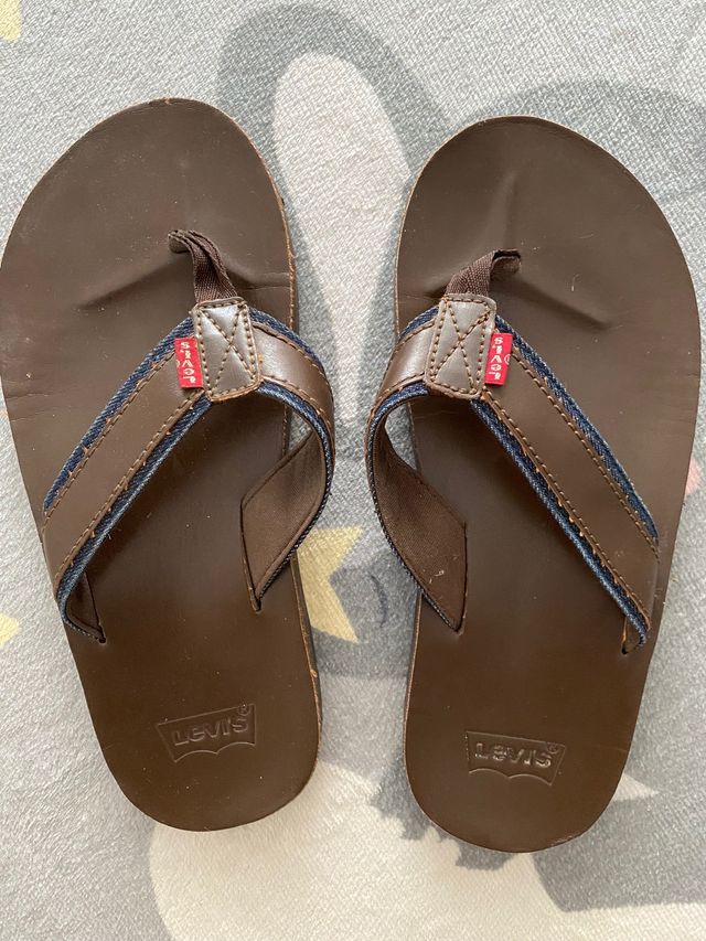 Chanclas Levis talla 40