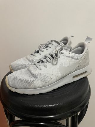 Air Max Tavas Blancas de segunda mano por 39 EUR en Aguilas en WALLAPOP